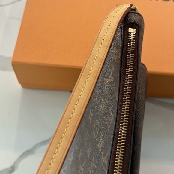 Louis Vuitton Mabillon Crossbody - Picture 7 of 11